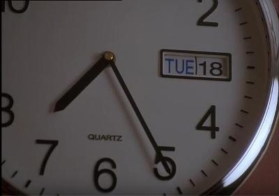Часы в начале фильма